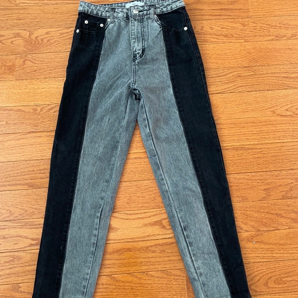 Grey and black mom jeans.